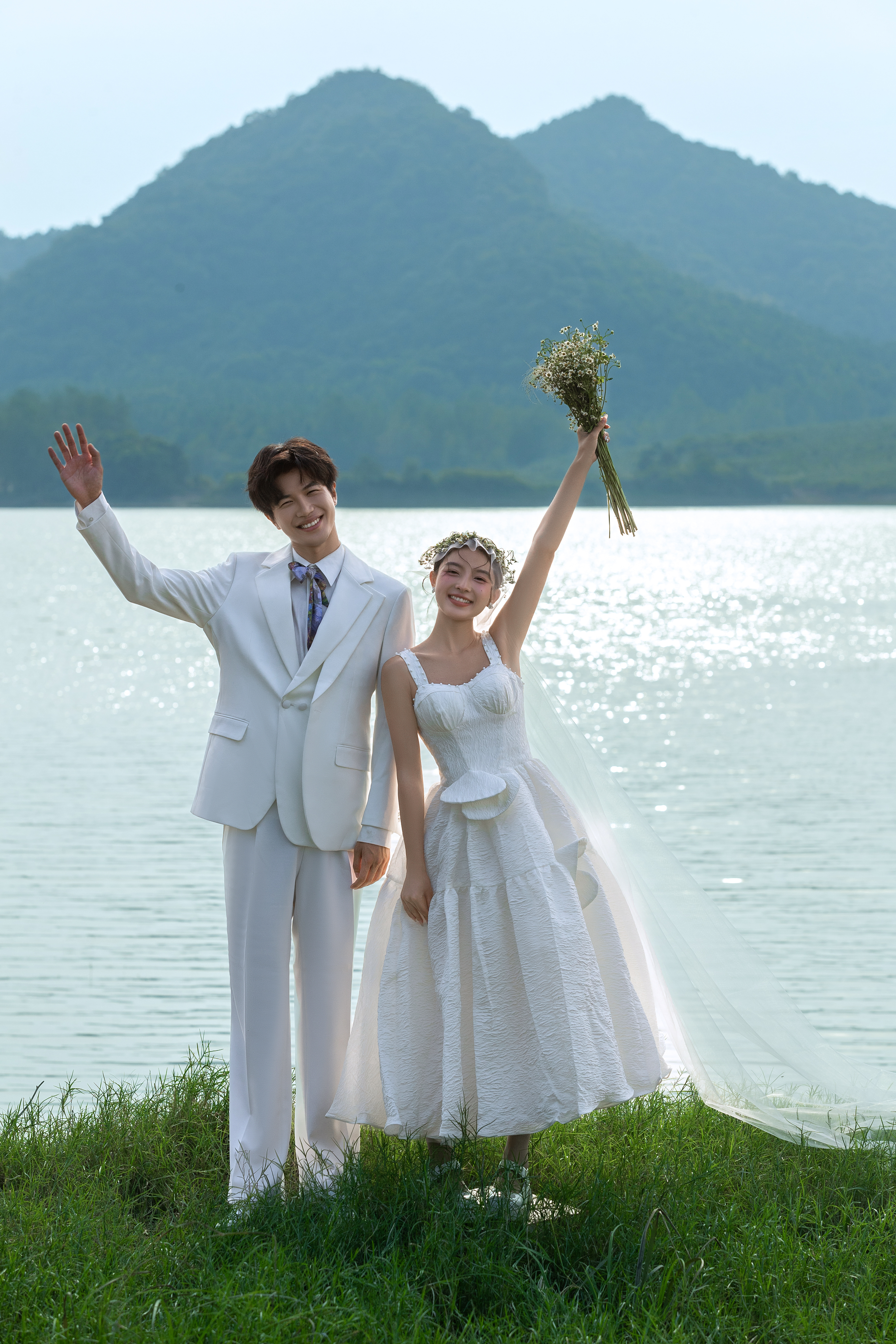 【超值推荐婚纱照】送定制婚纱+七夕热卖+服装任选
