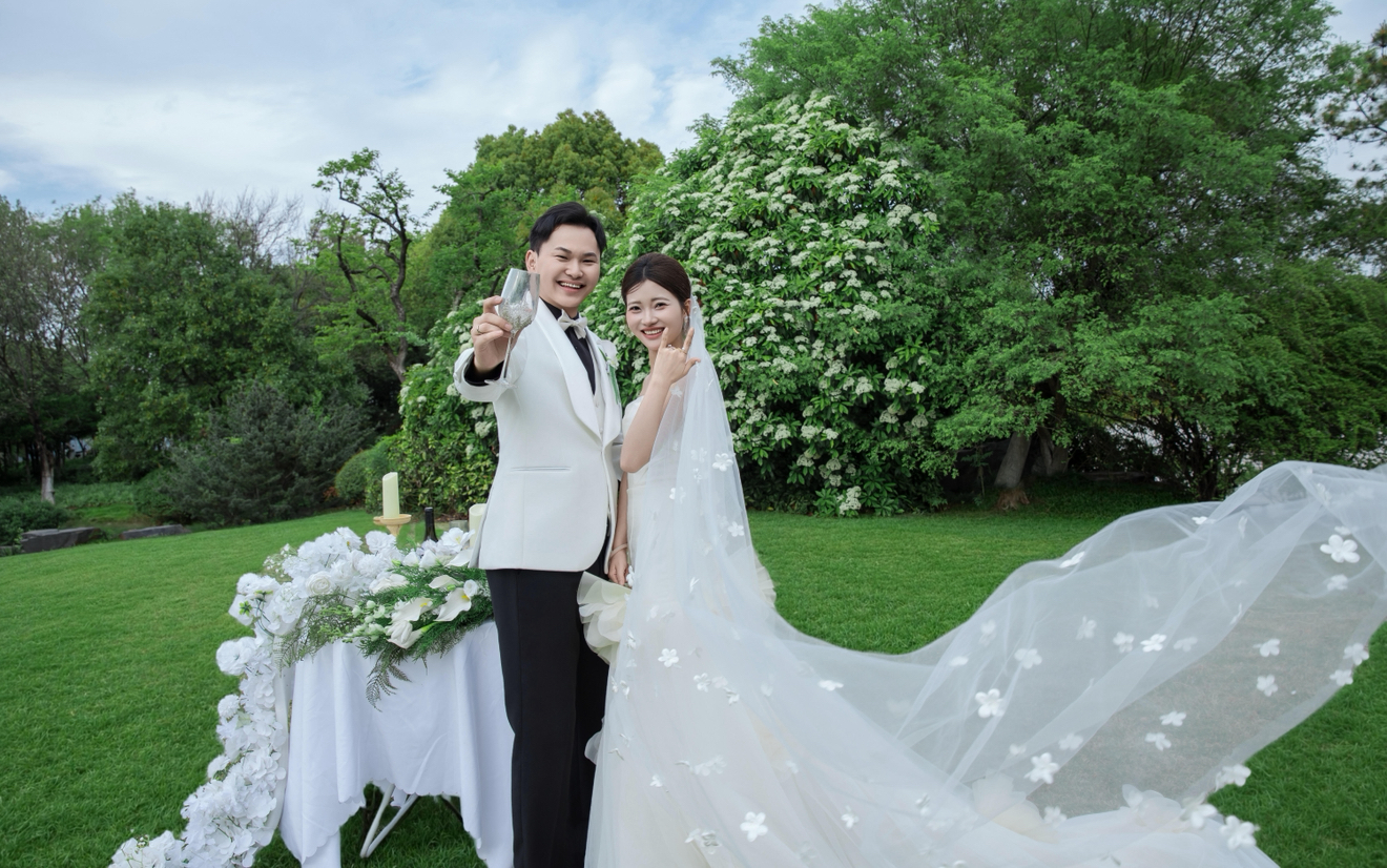 草坪系列客片欣赏！重庆婚纱照推荐系列