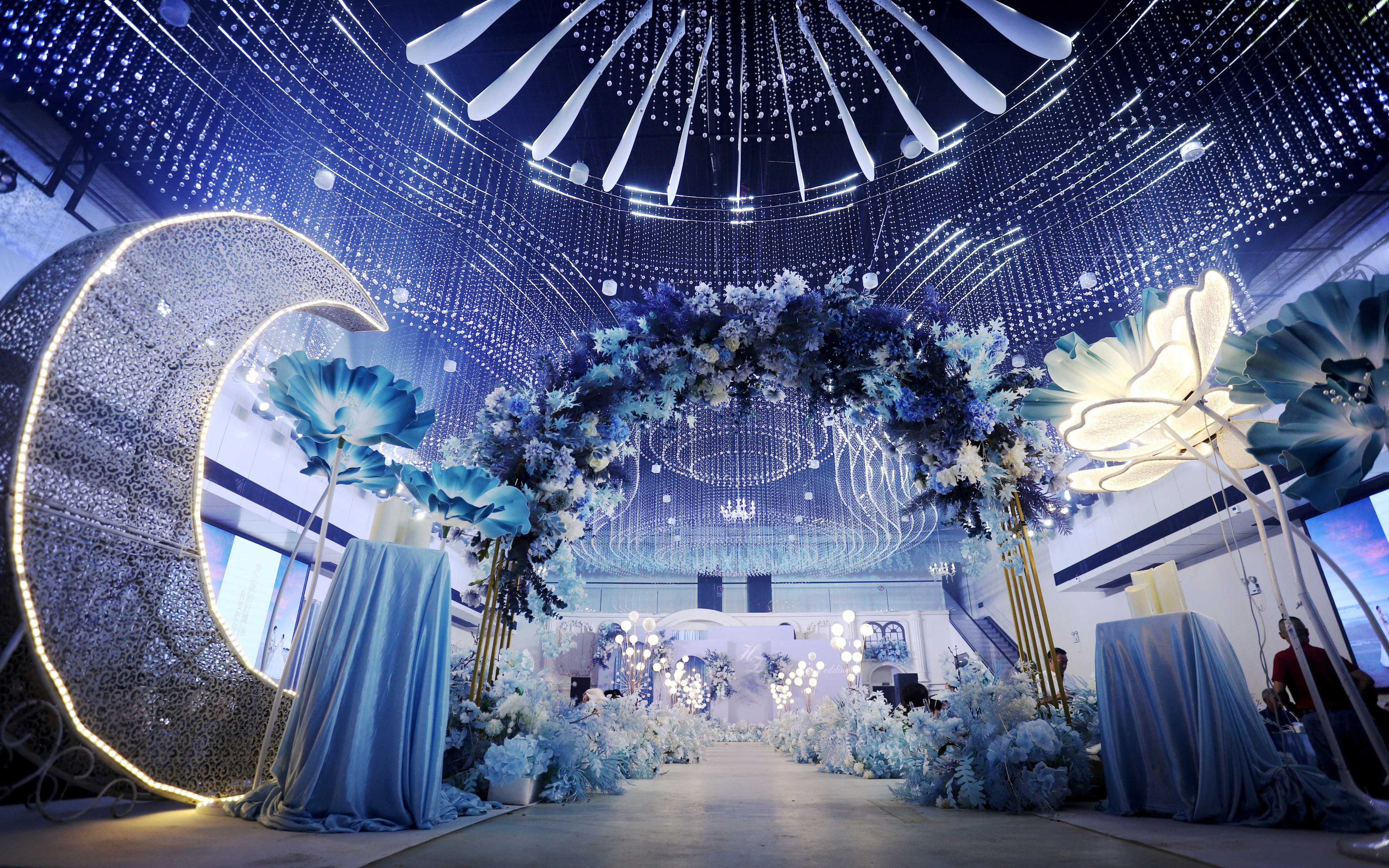 藍(lán)色系秀場(chǎng)風(fēng)水晶韓式婚禮