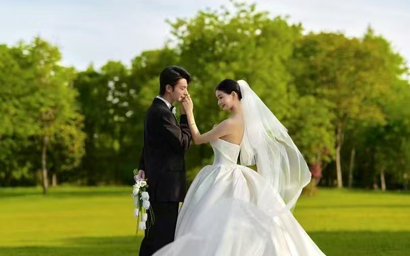 【施华洛摄影】🌸韩式简约草坪森系婚纱照