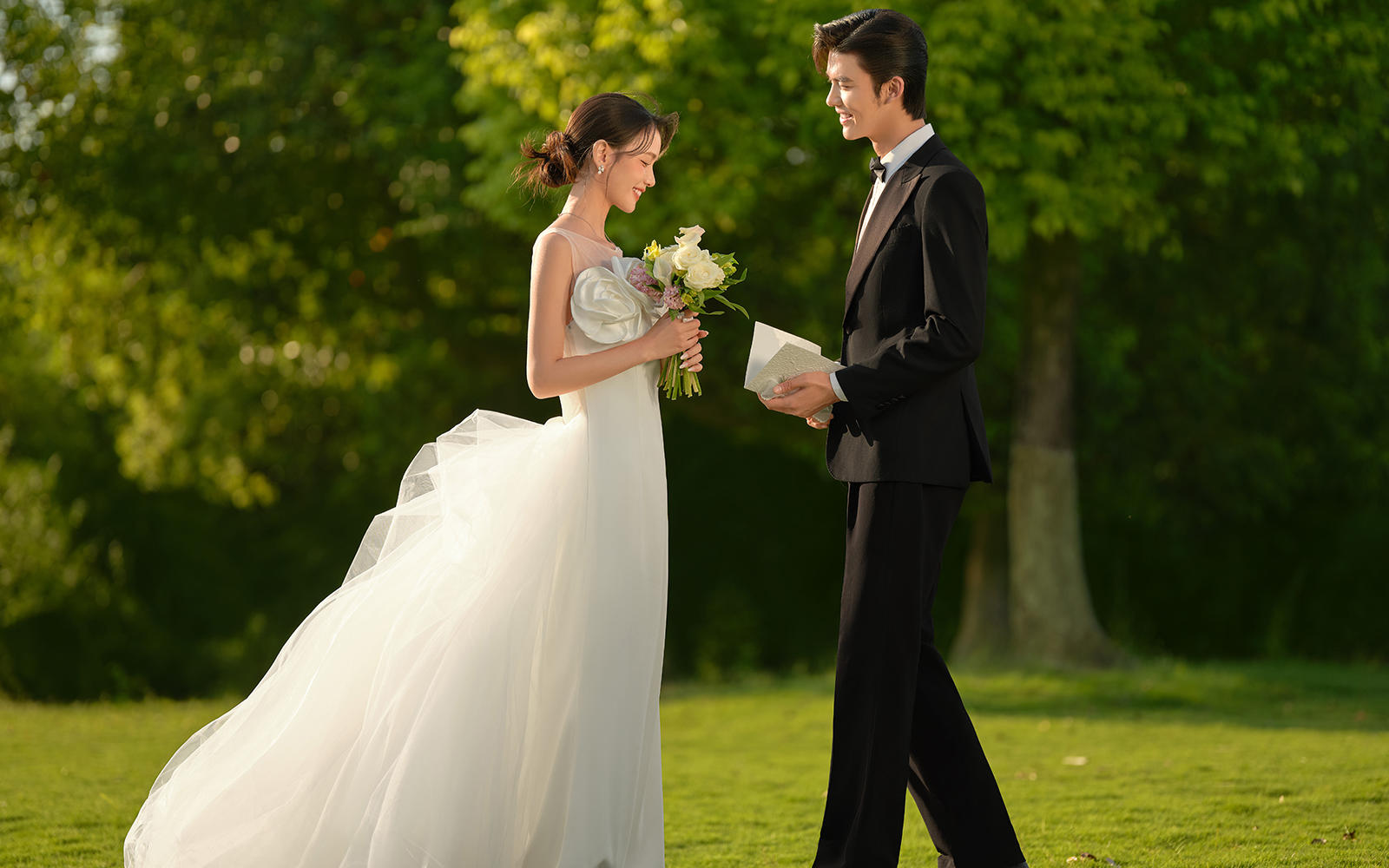 外景草坪婚纱照