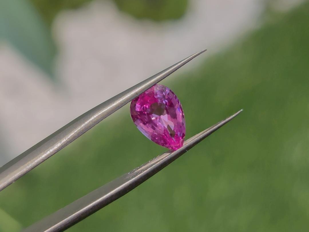 高品质全晶体粉色水滴形蓝宝石