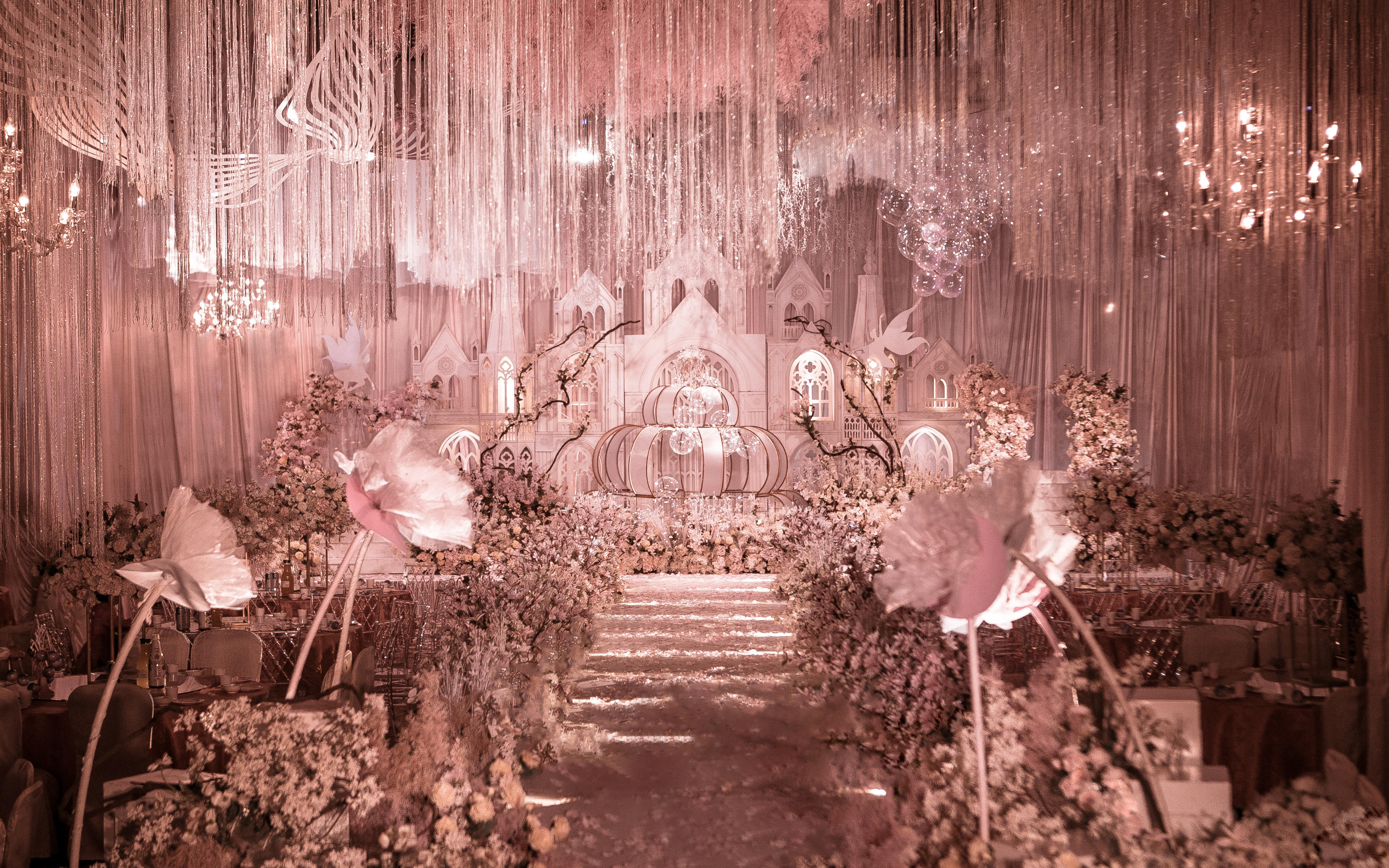 活动上新满减特惠&预约送五千婚嫁礼包 粉色婚礼