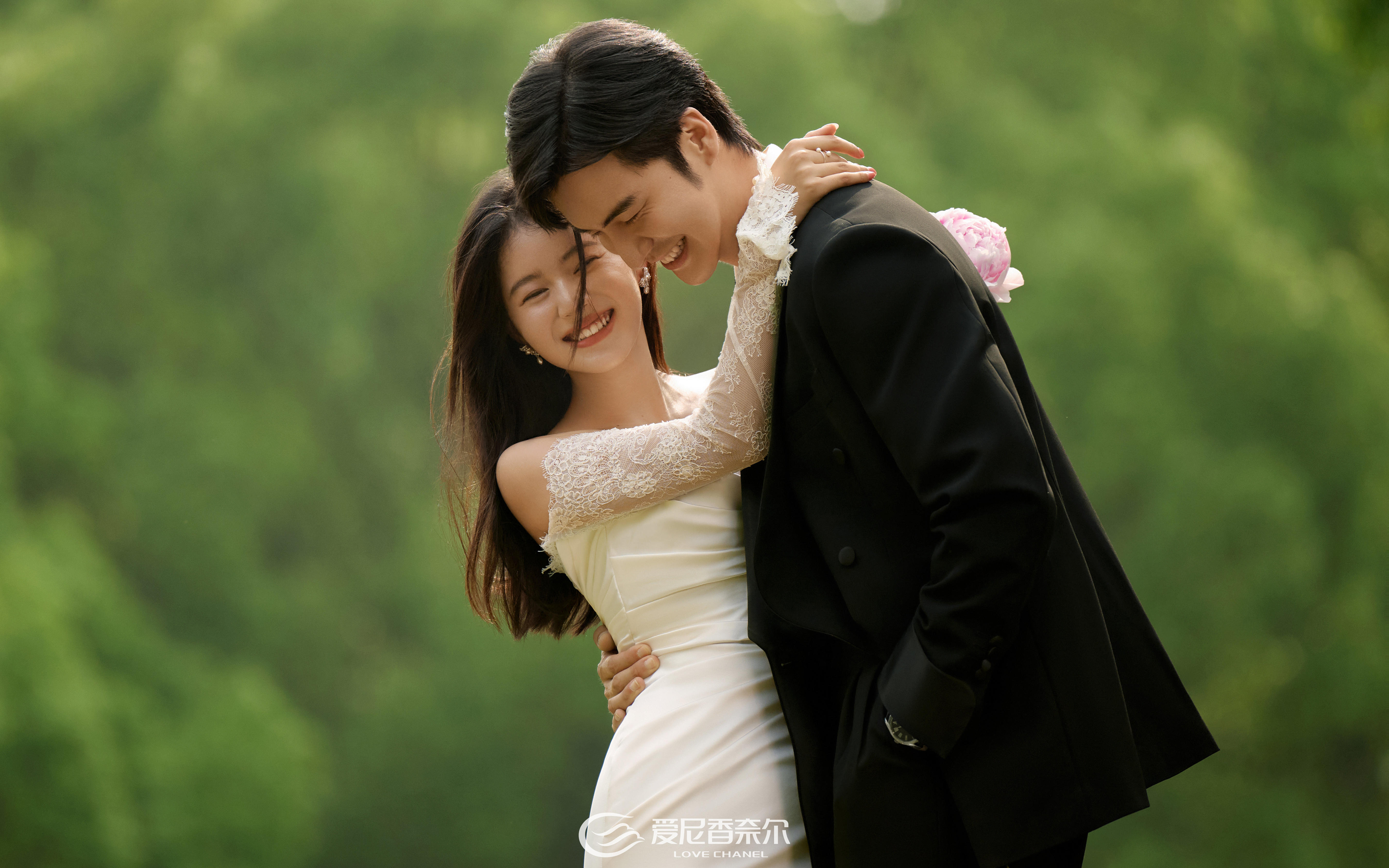 森系草坪婚紗照