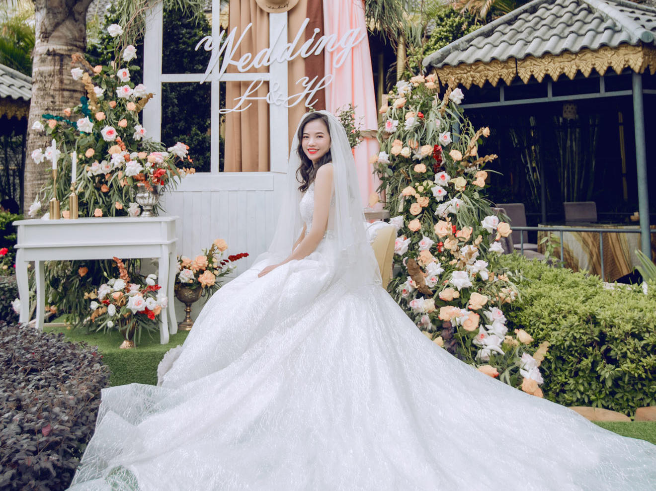 一站式婚礼跟妆跟拍婚纱礼服全含