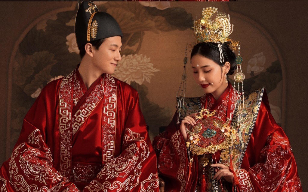 被长辈夸赞的汉服婚纱照，一半端庄一半甜蜜