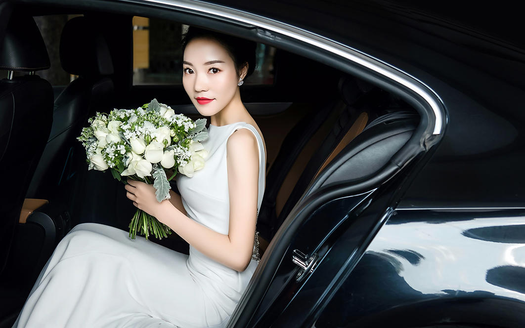 国际奢品绉纱极简婚纱 / 鱼尾婚纱小拖尾