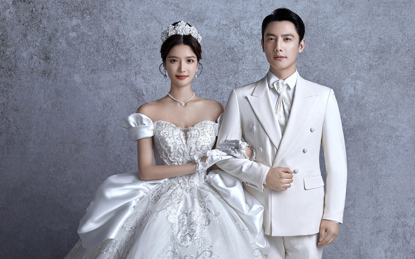 在逃公主婚纱照第二期丨室内高定婚纱照