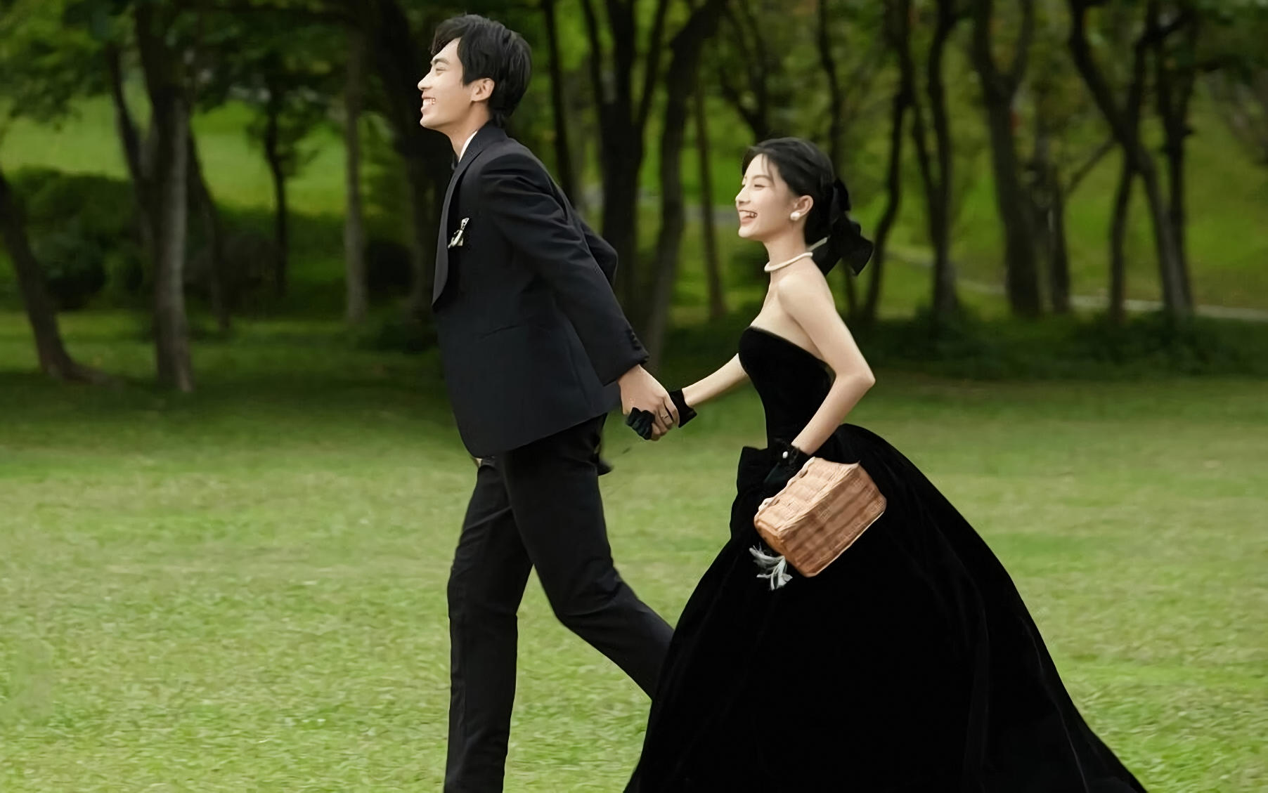 【施华洛摄影】电影感超强的森系赫本风婚纱照