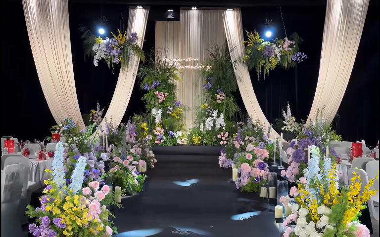 粉紫色布?；槎Y