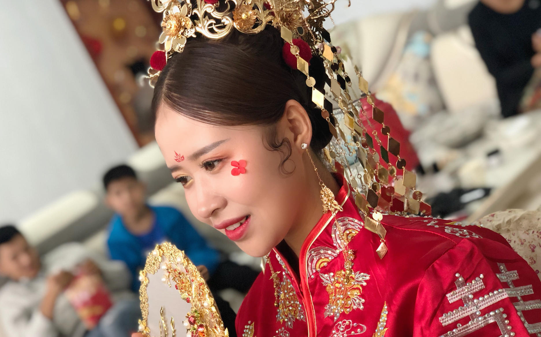 首席化妆师+2～3个妆容造型+2个伴娘装