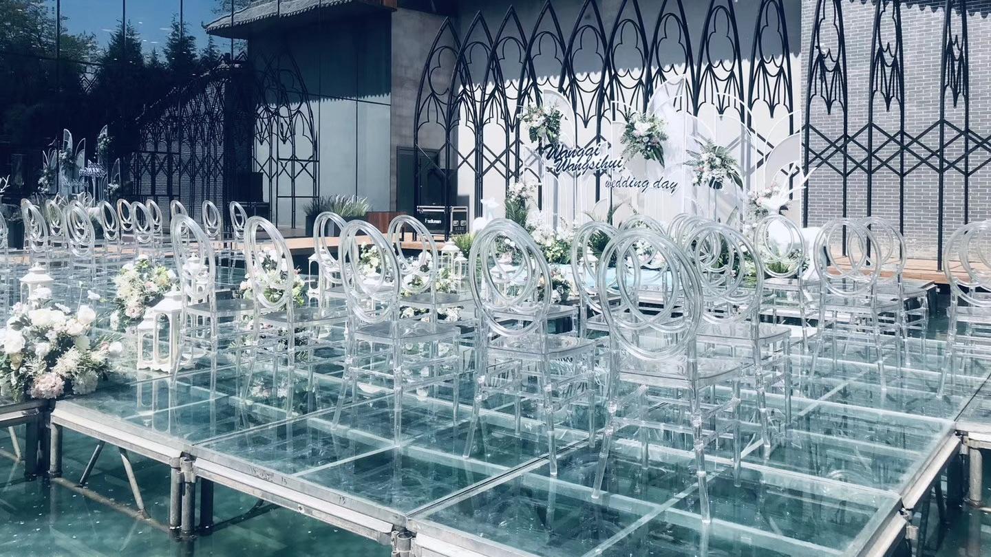 阳光下，微风里，不妨来一场轻松的户外婚礼吧