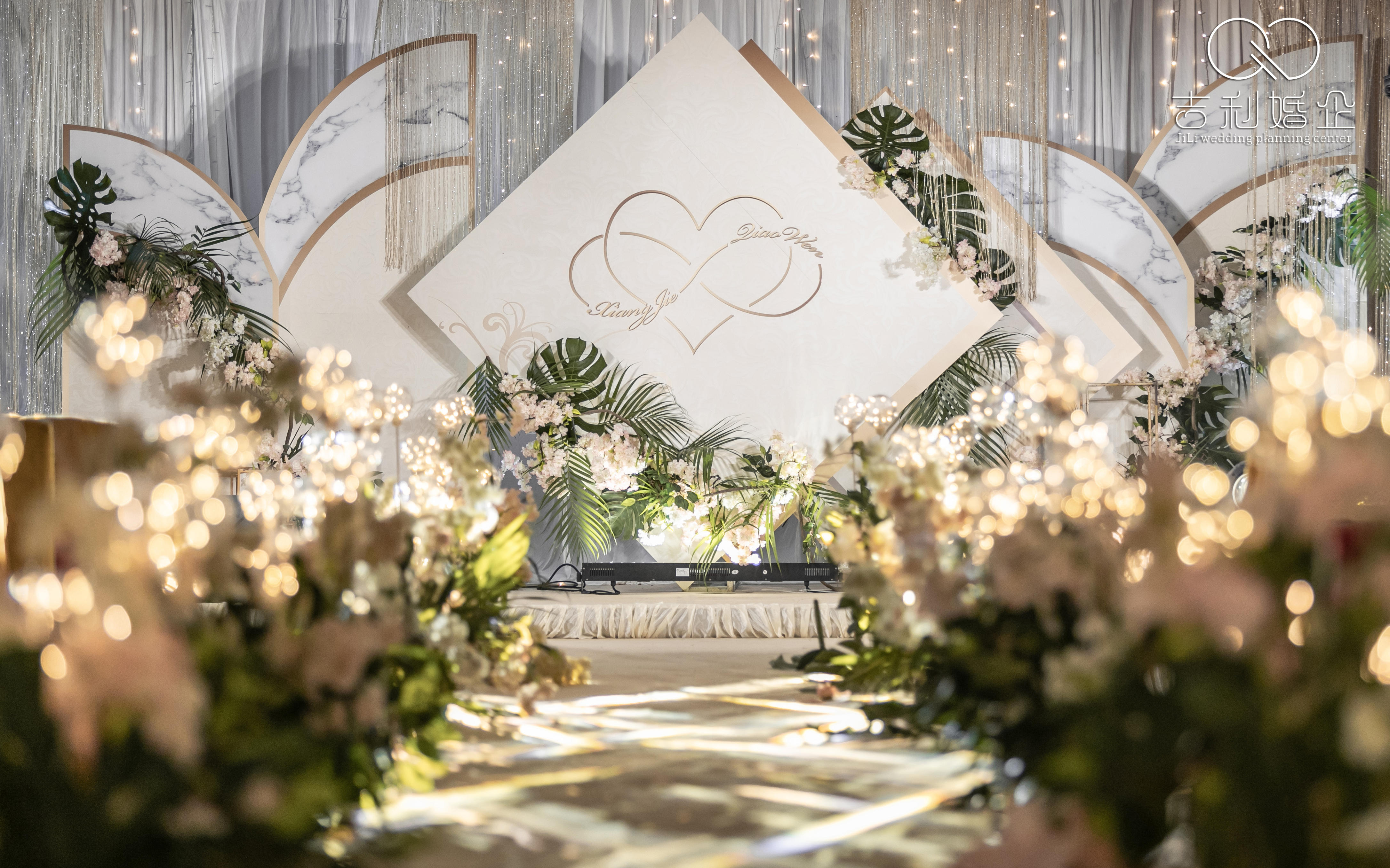 我将不计得失的去爱你，像不问归期的风~  