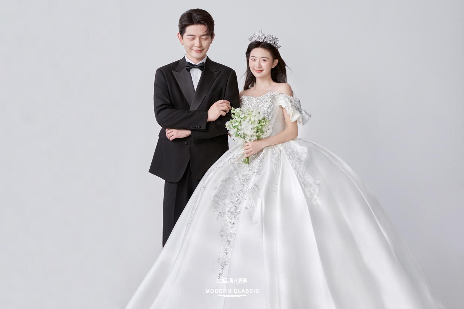 以爱之名，为爱加冕。典藏级婚纱照拿捏住