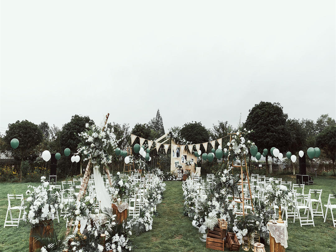 【月亮姐姐婚礼私享】户外婚礼送四大金刚