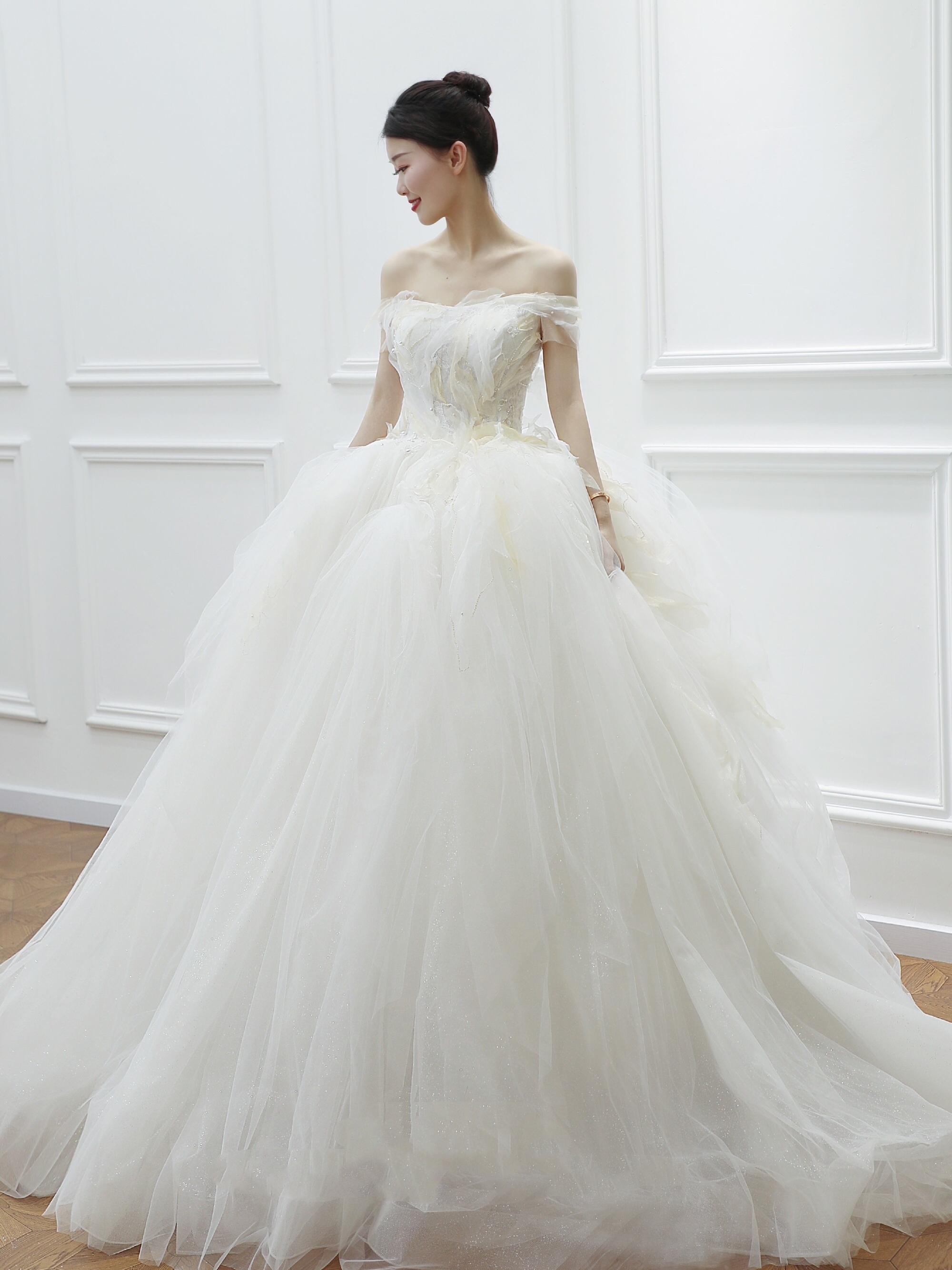 在武汉每三个人选择工作室，就有一个人选择拾贰婚纱