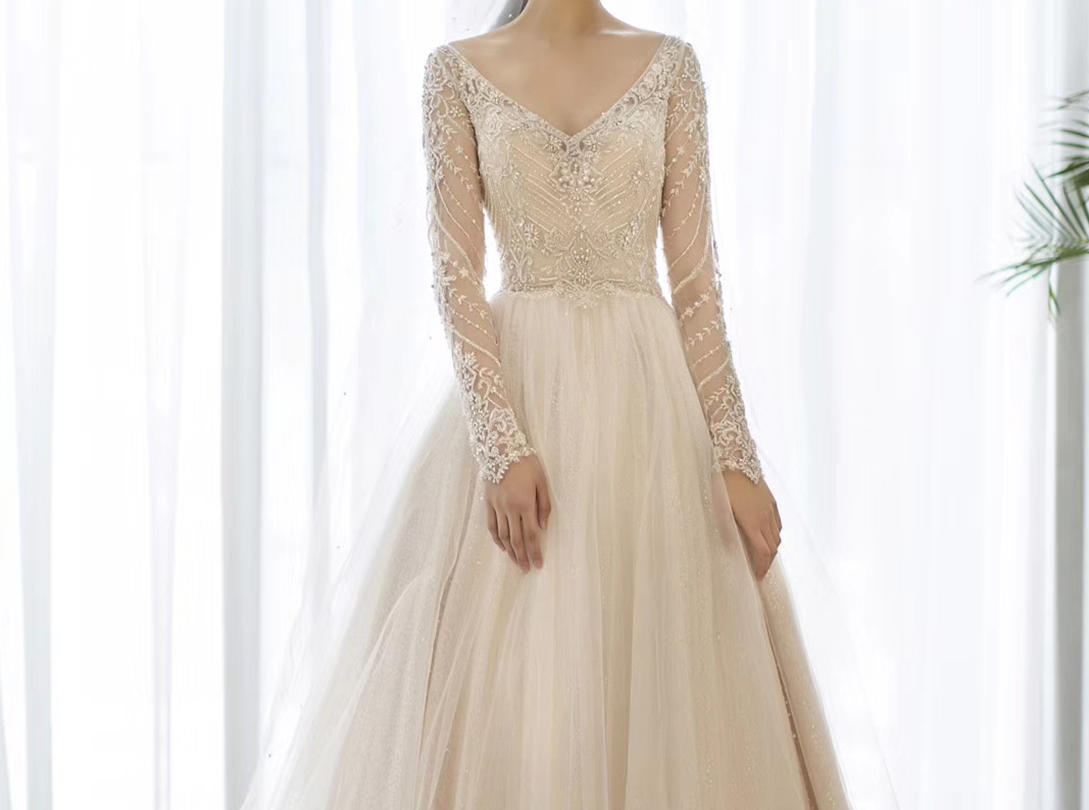 薇拉/总监全天跟妆/主纱+中式+敬酒+伴娘服2件