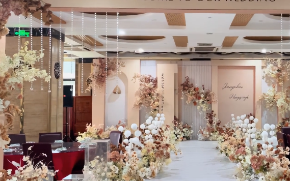 酒店香槟金色系小预算婚礼