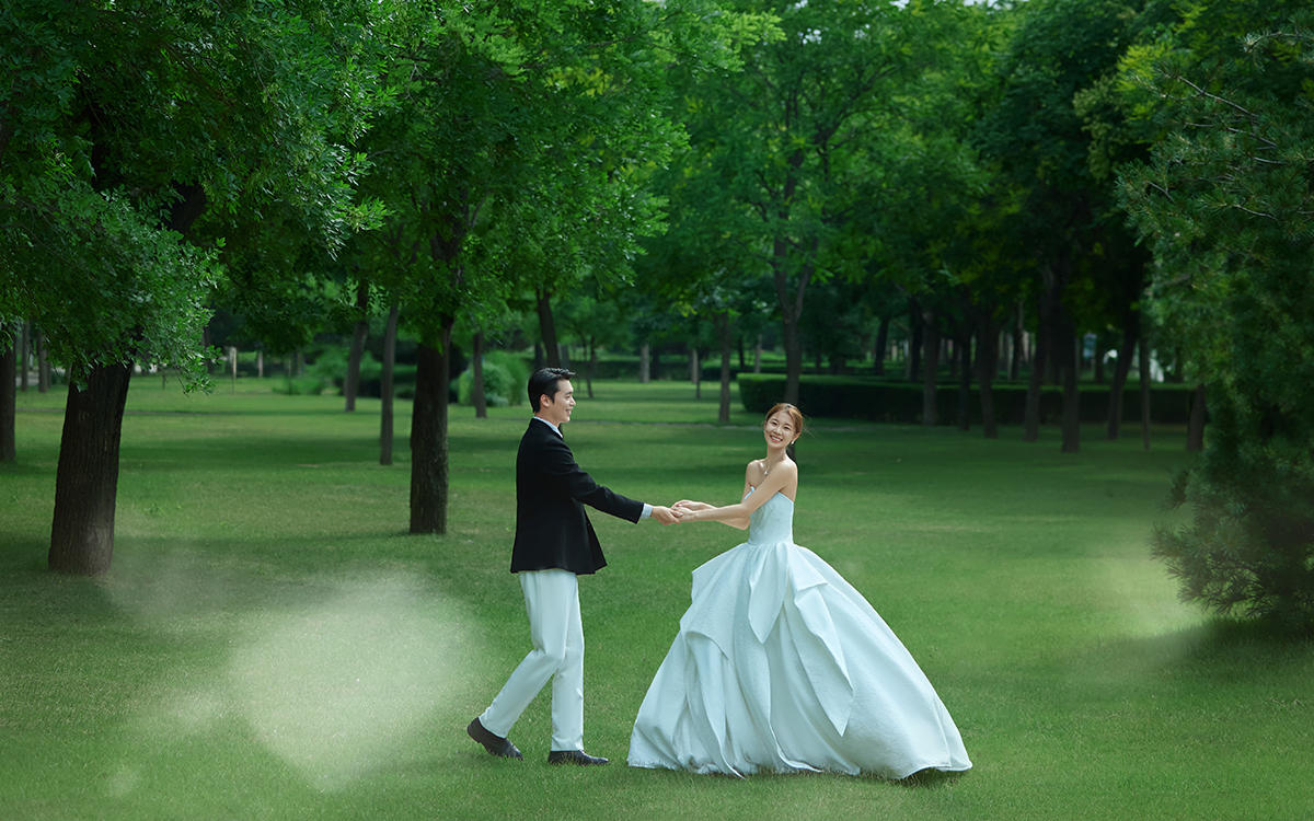 【随性风情】外景草坪浪漫婚纱照