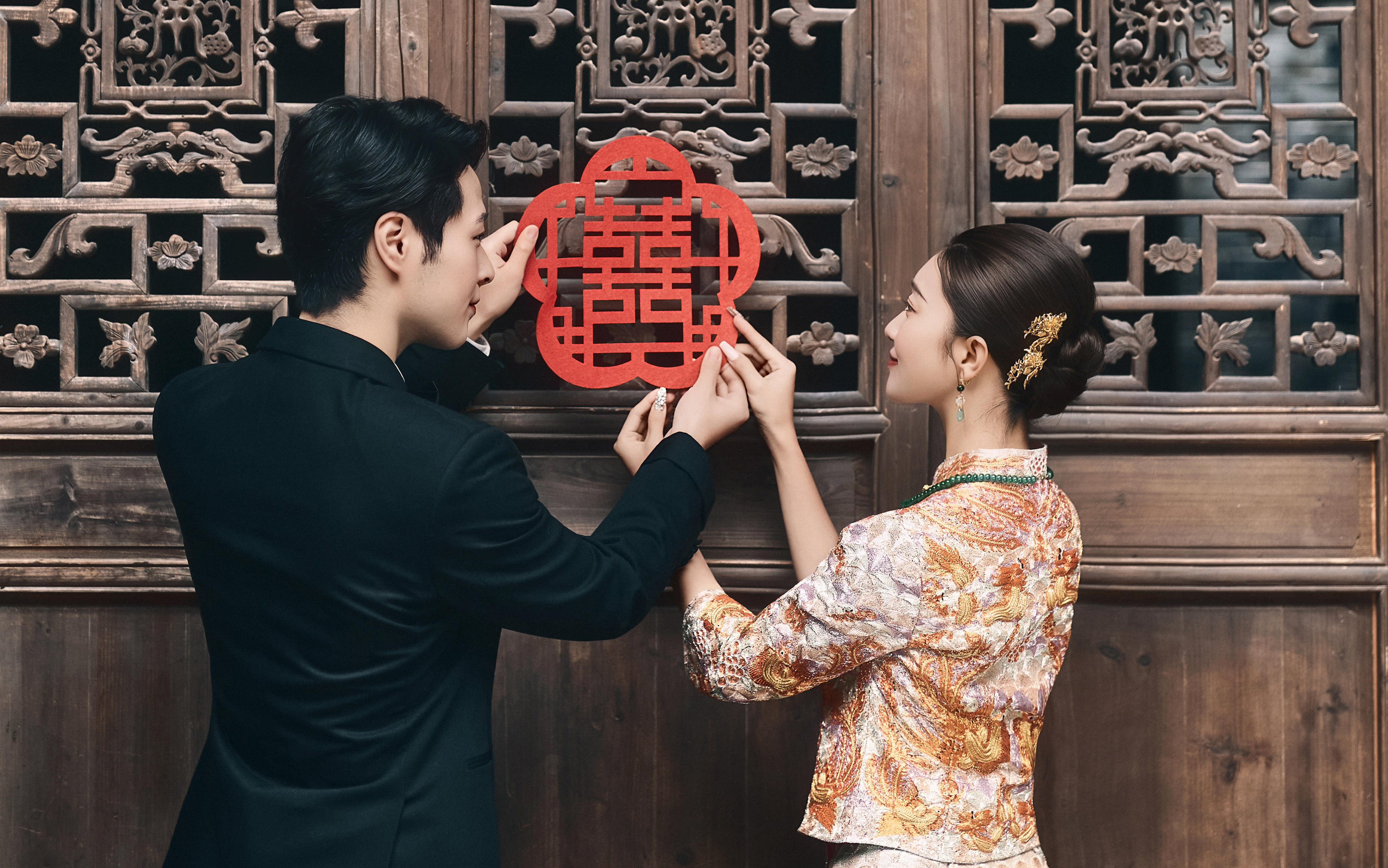 鬓边花，心上月