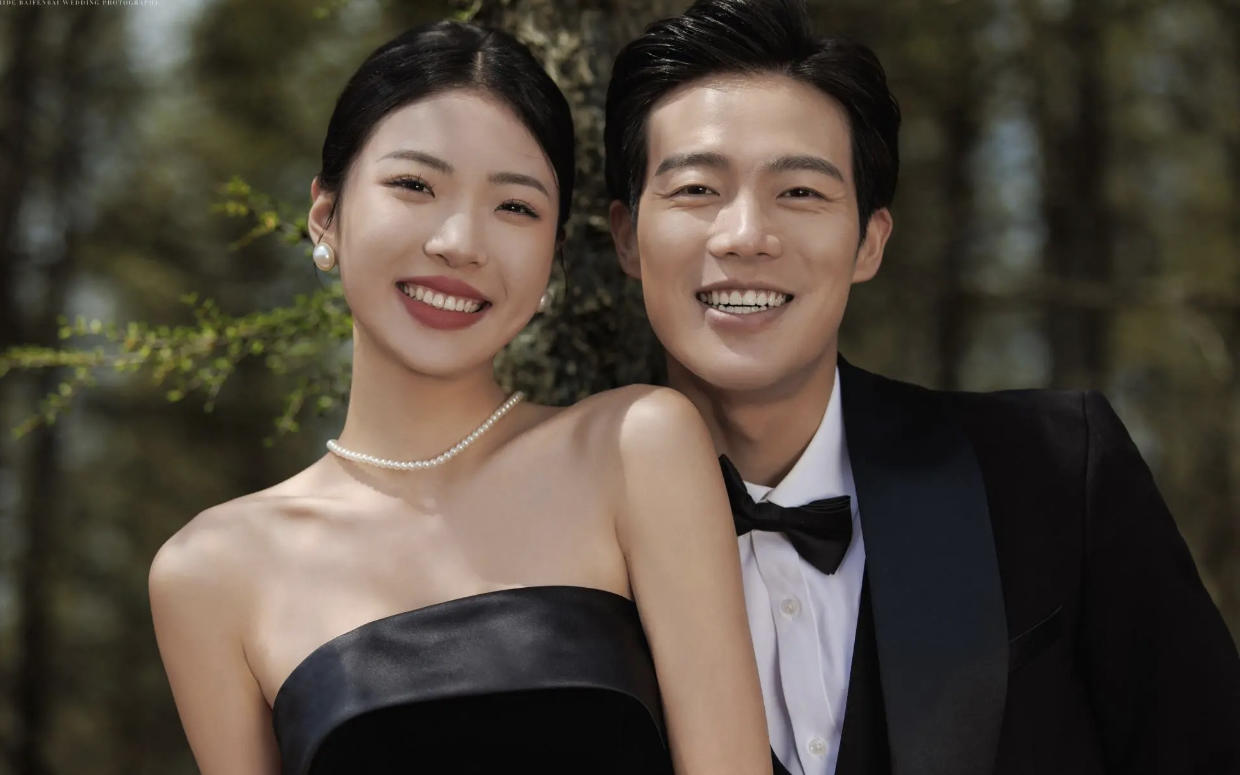 充满生命力的黑色森系婚纱照