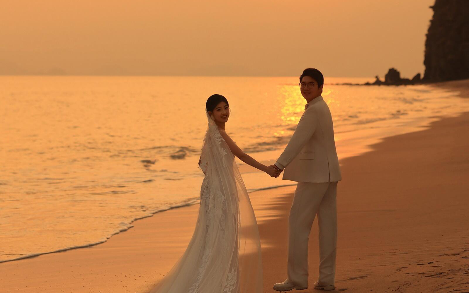 暖光甜吻，浪漫像浸了蜜的晚风🌙