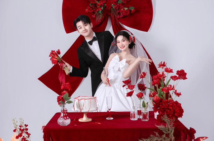 可這是蝴蝶結(jié)喜嫁婚紗照誒