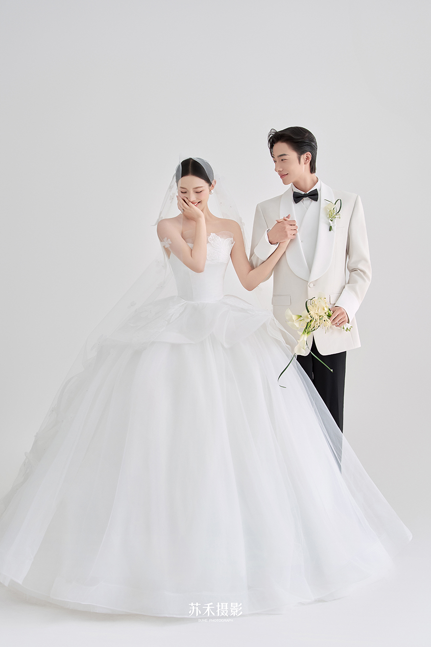 【国庆特惠】一价全包摄影8服9造+跟妆+高奢礼服