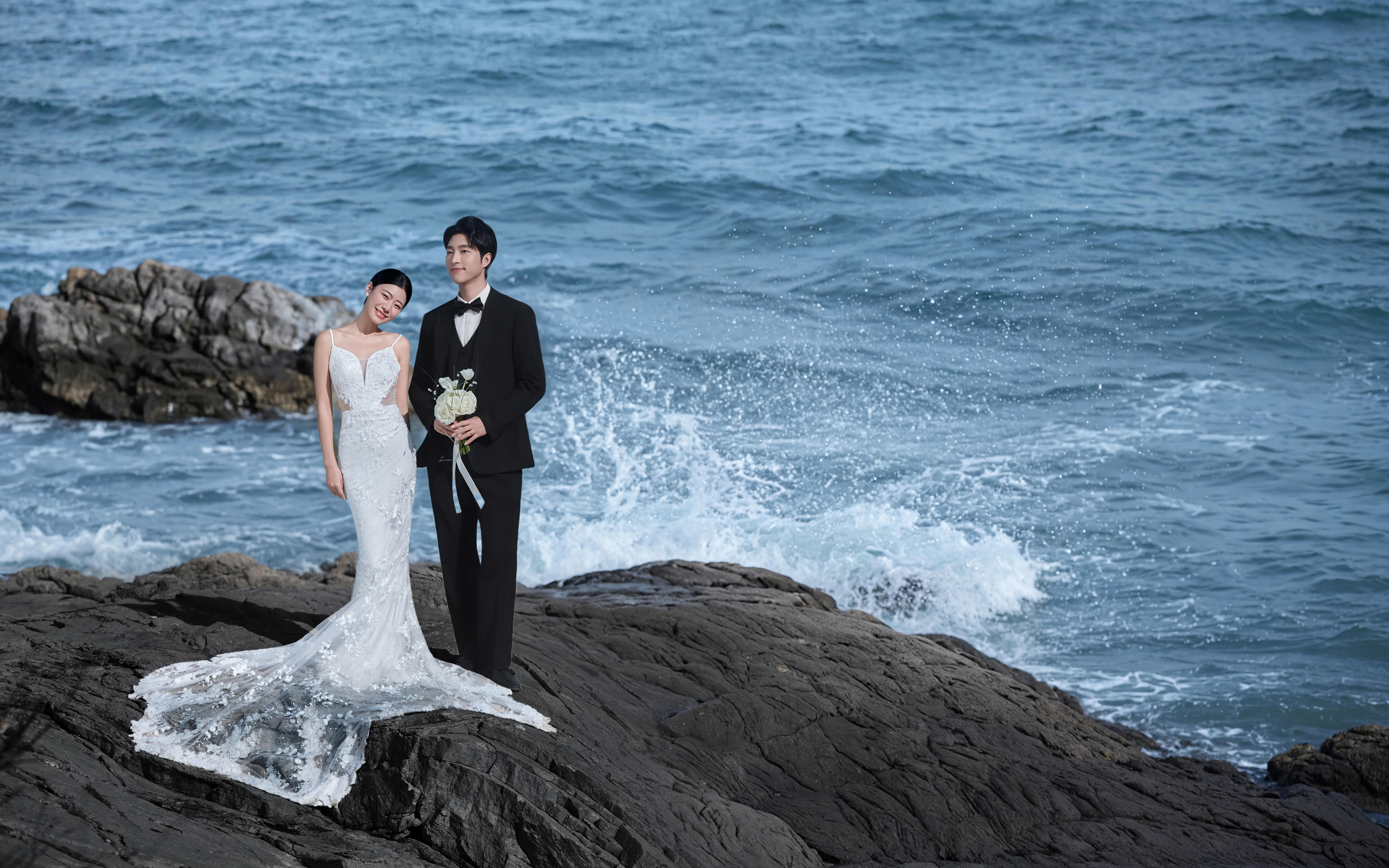 礁石海景婚纱照！电影级的浪漫场景