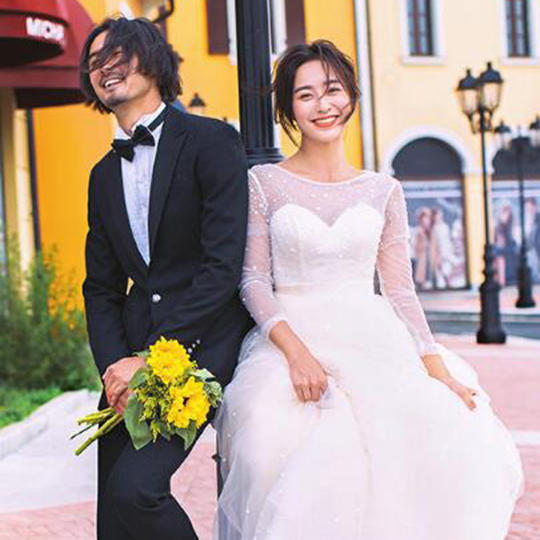 歐洲風(fēng)情 男女各4套服裝+私人高級(jí)定制