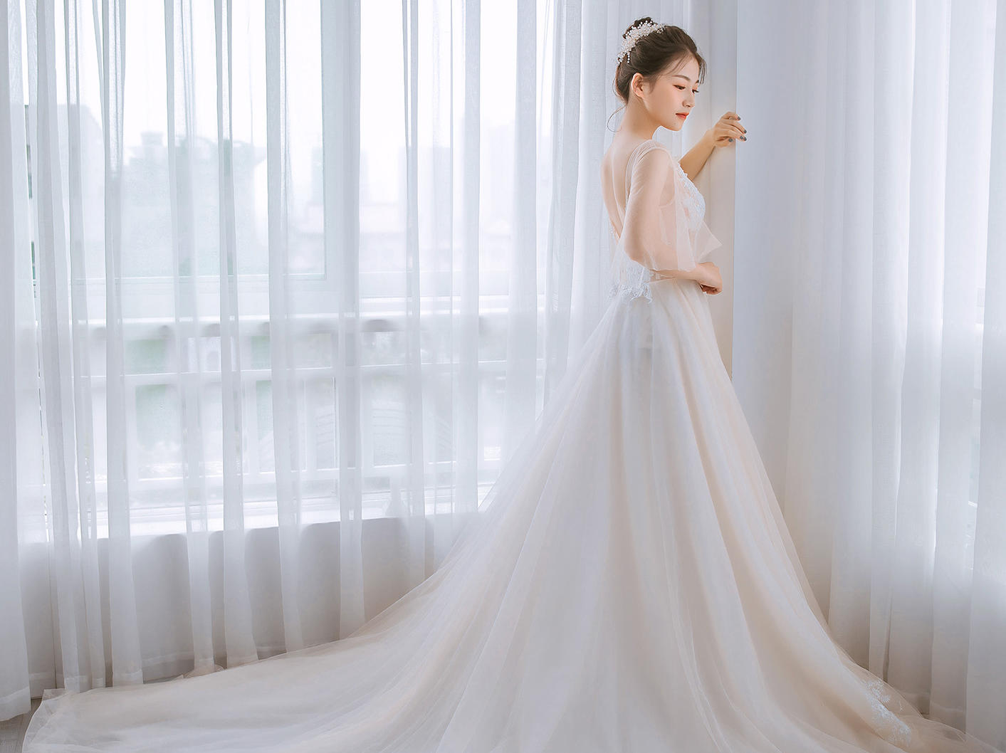 【董小姐婚纱工作室】出门齐地纱+敬酒服+全程跟妆