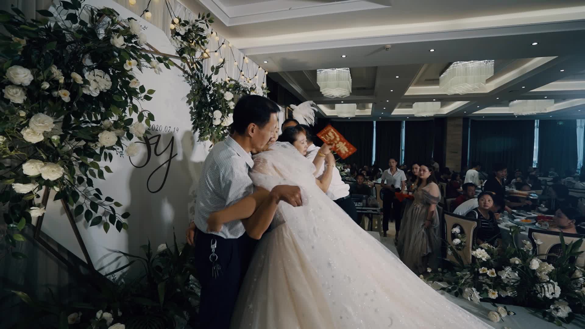 小预算也能打造幸福感，一场美腻的白绿色森系婚礼