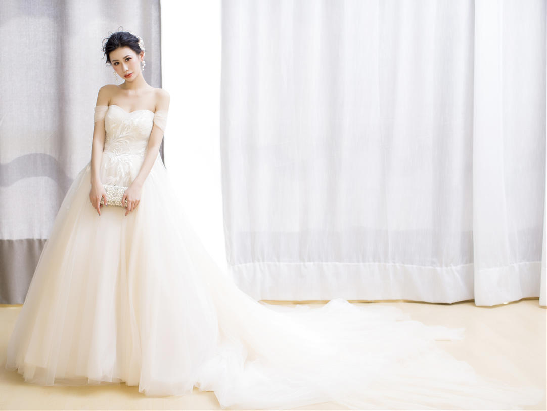 【缔尔】春季新款清新一字肩拖尾