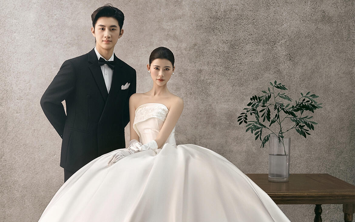 缎面主纱婚纱照 高级感直接封神