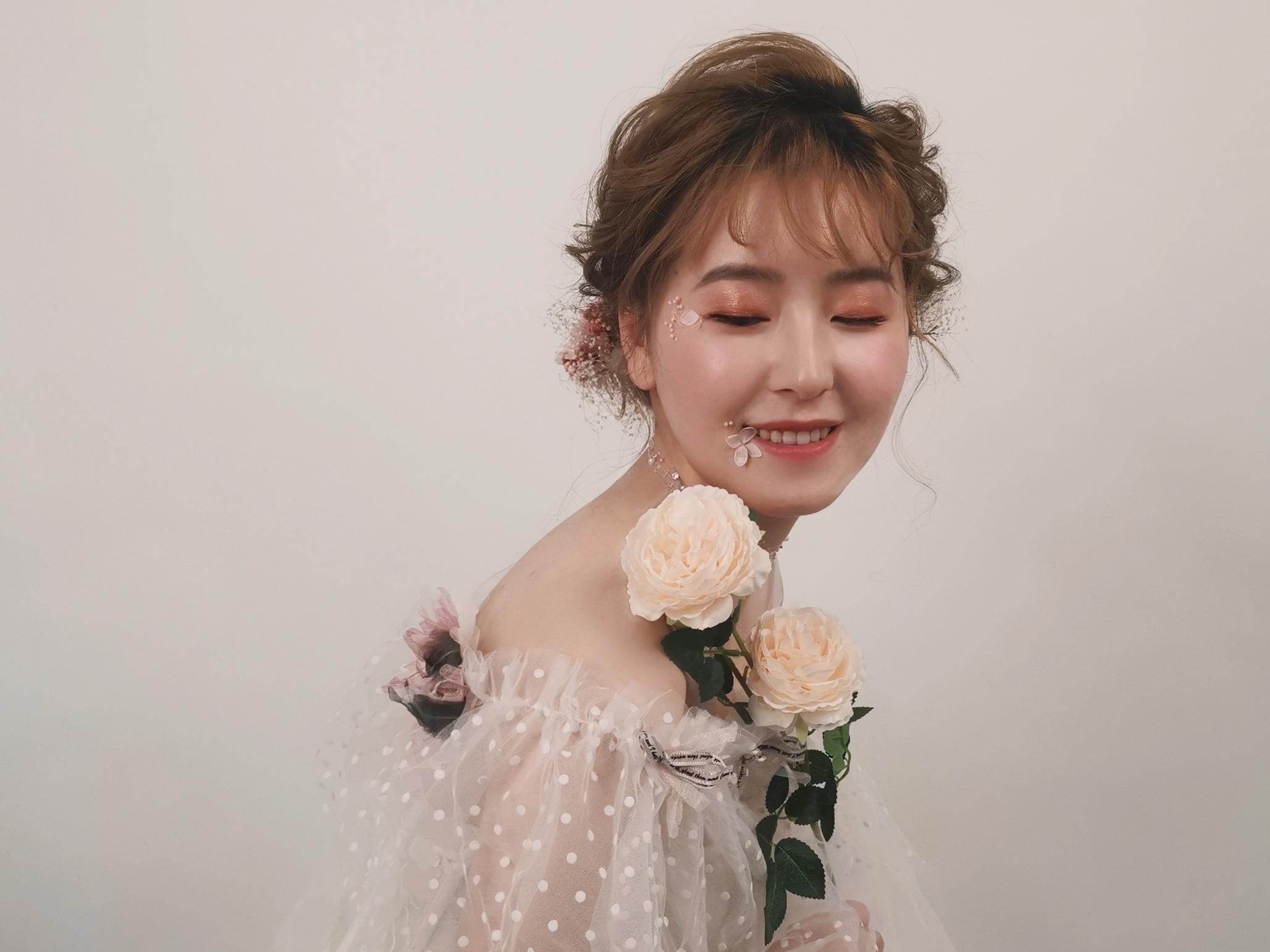 资深档全程跟妆2造型唯美简约妆容 送亲友妆