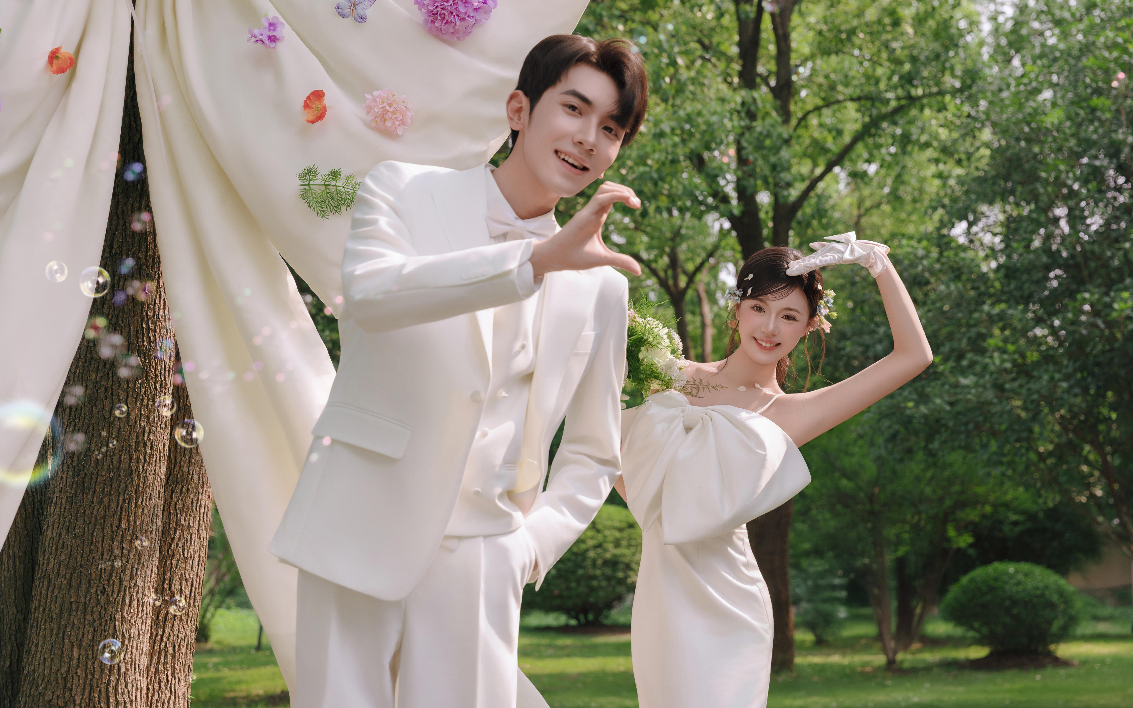 在西安，拍到了閨蜜追著問??的婚紗照?。? style=