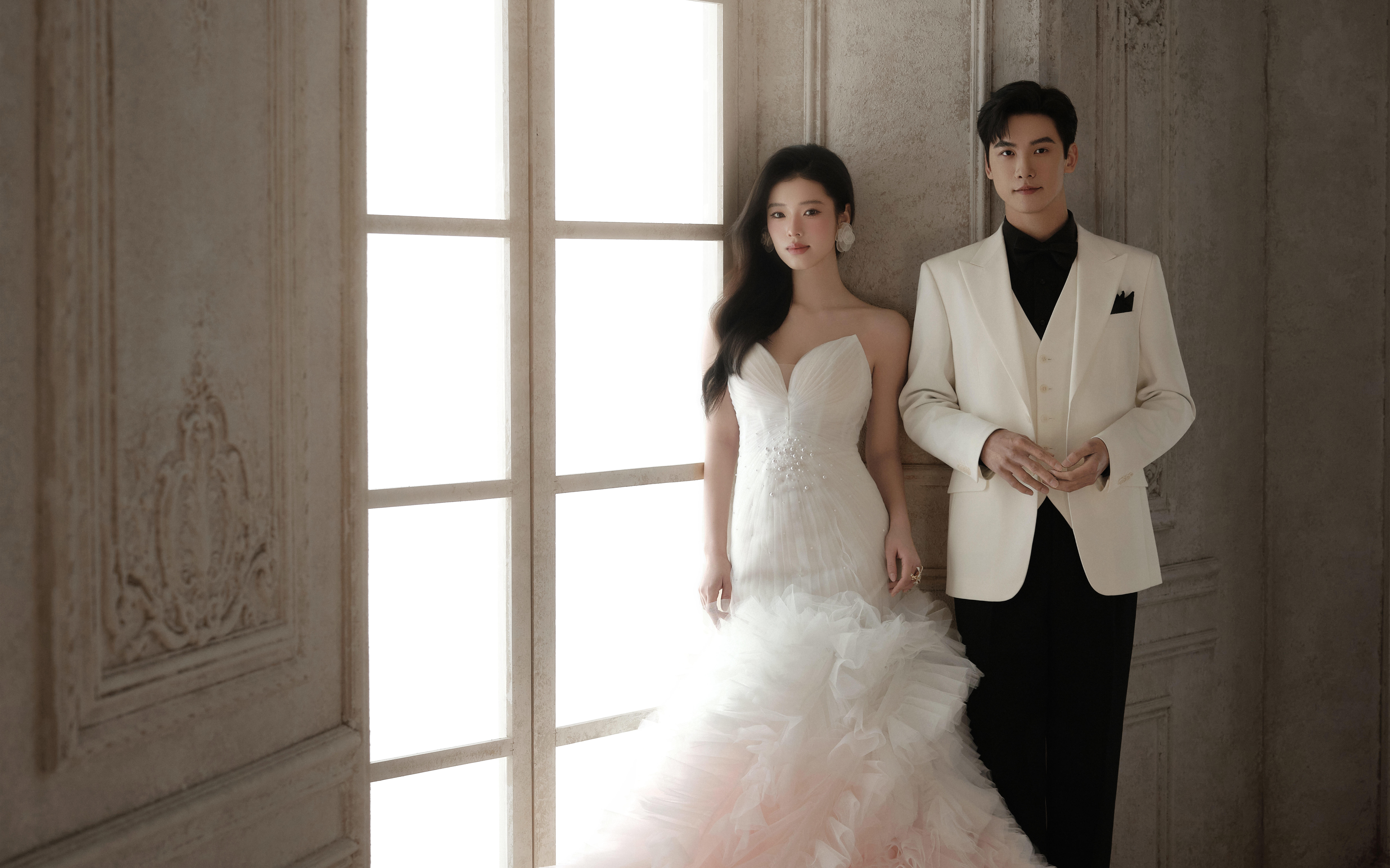 油畫少女??被光影婚紗照的美感硬控住啦