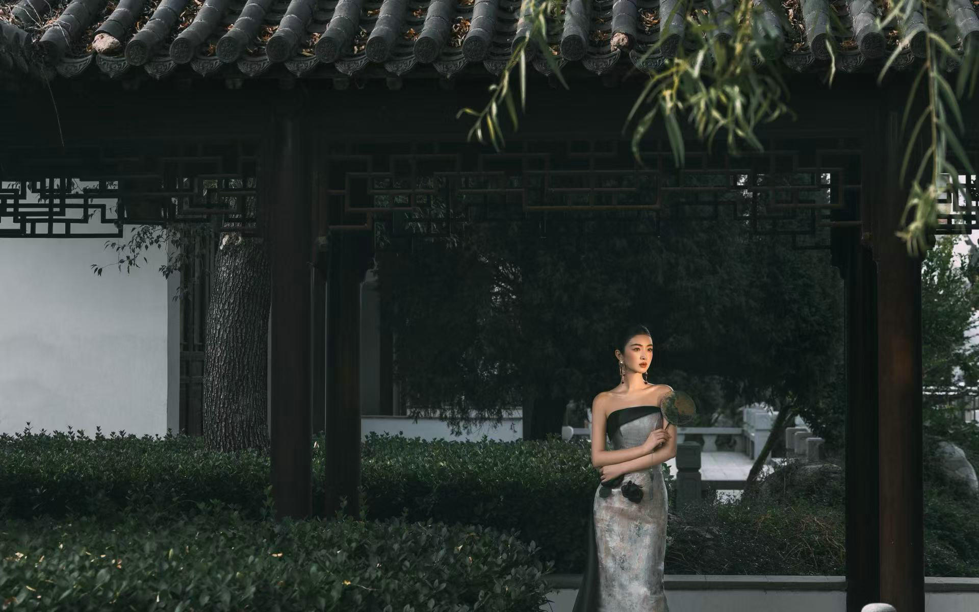 老祖宗的审美真的很耐看！浪漫的园林婚纱照