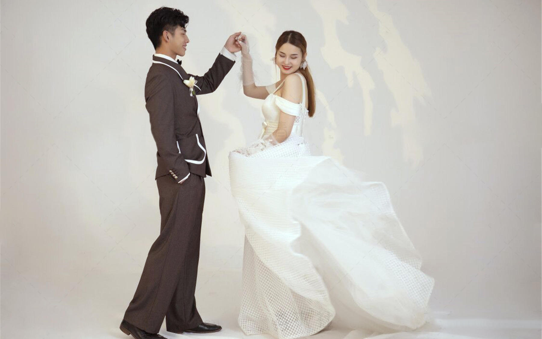 【万国婚纱摄影】时尚奢华婚纱特惠套系