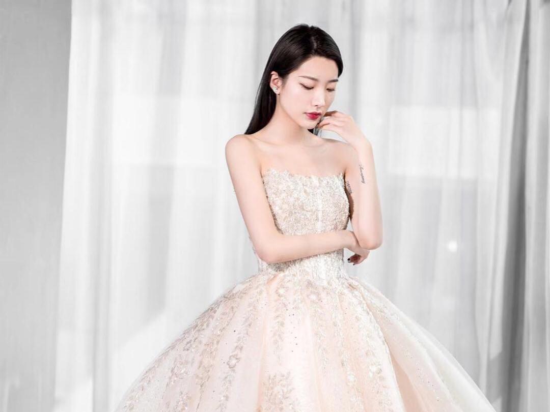 爱睦婚纱 4件套租赁 全款送定制晨袍