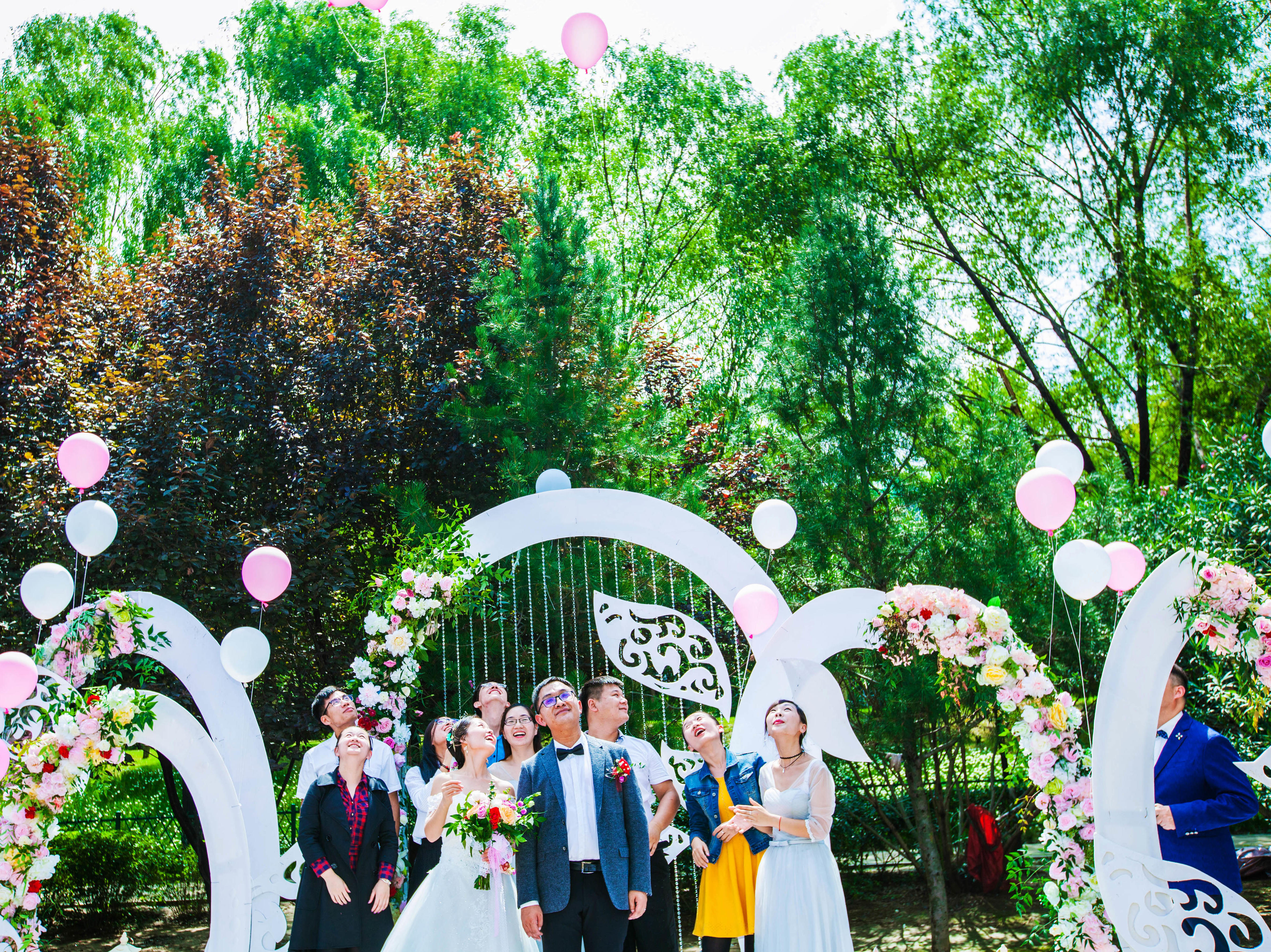 创始人档全程跟妆+秀禾高定婚纱礼服+西服+婆婆妆