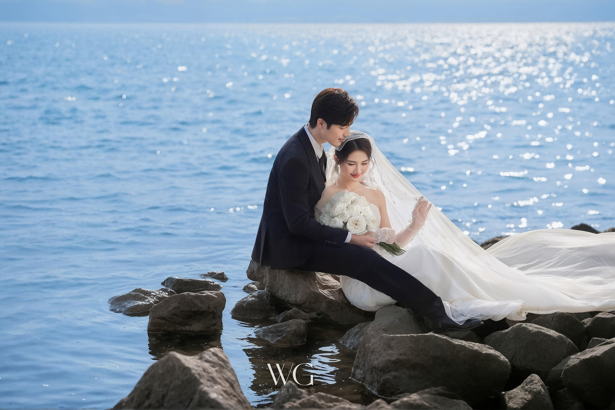 海邊礁石婚紗照??氛圍感拉滿的浪漫