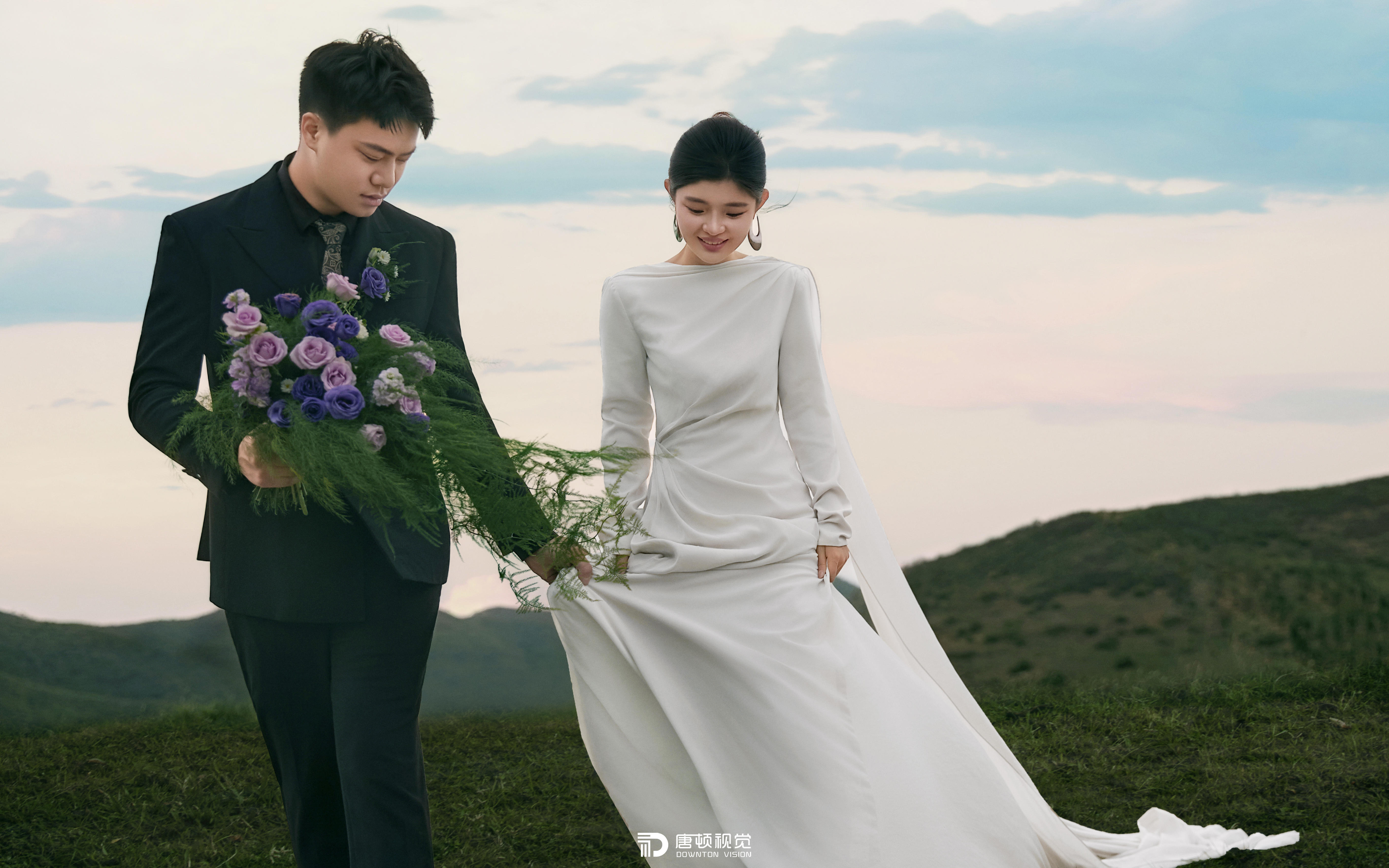 草坪婚紗照~被風偷走的浪漫，藏進鏡頭