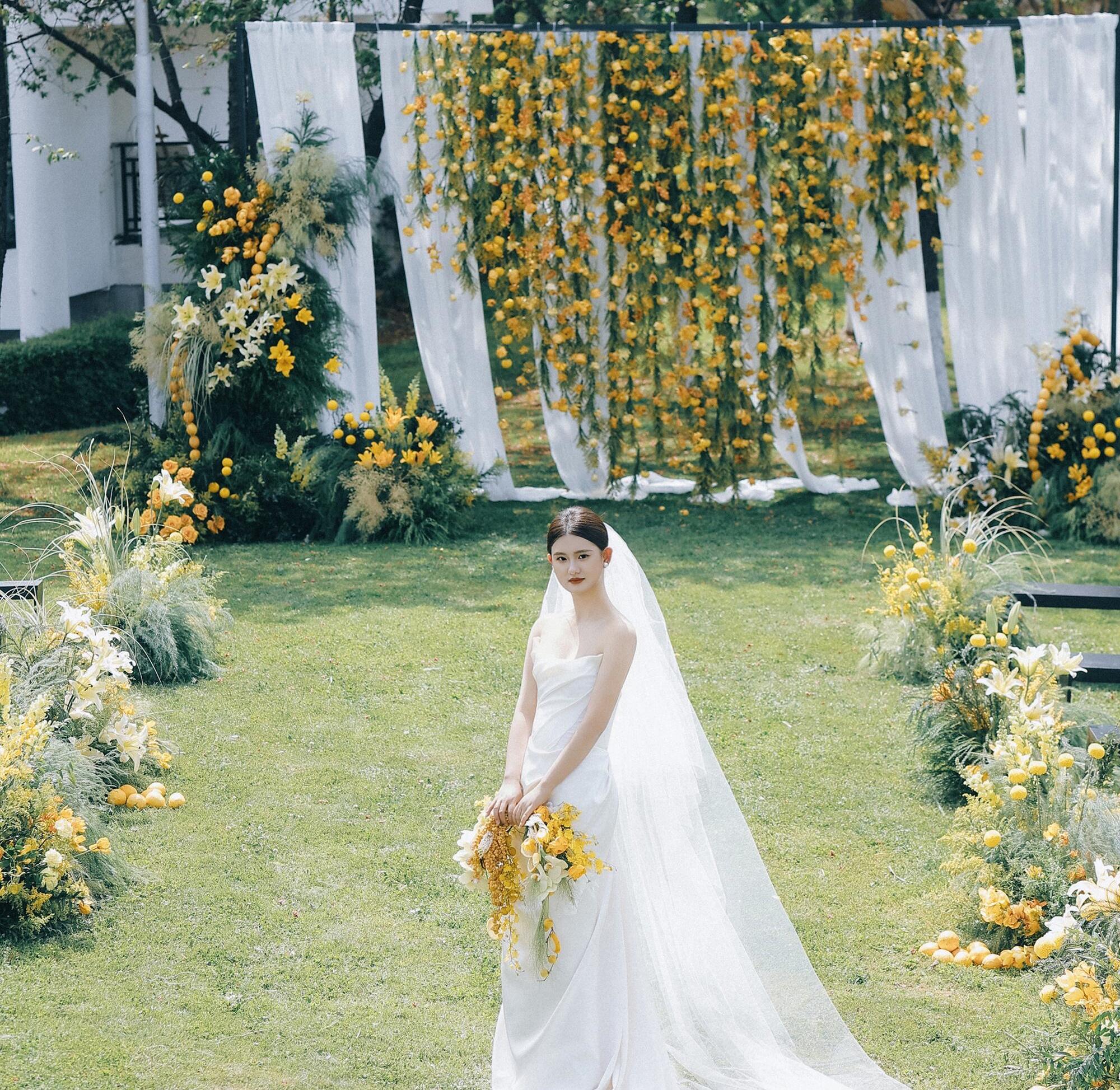陽光滿溢，檸檬黃主題婚禮清新登場