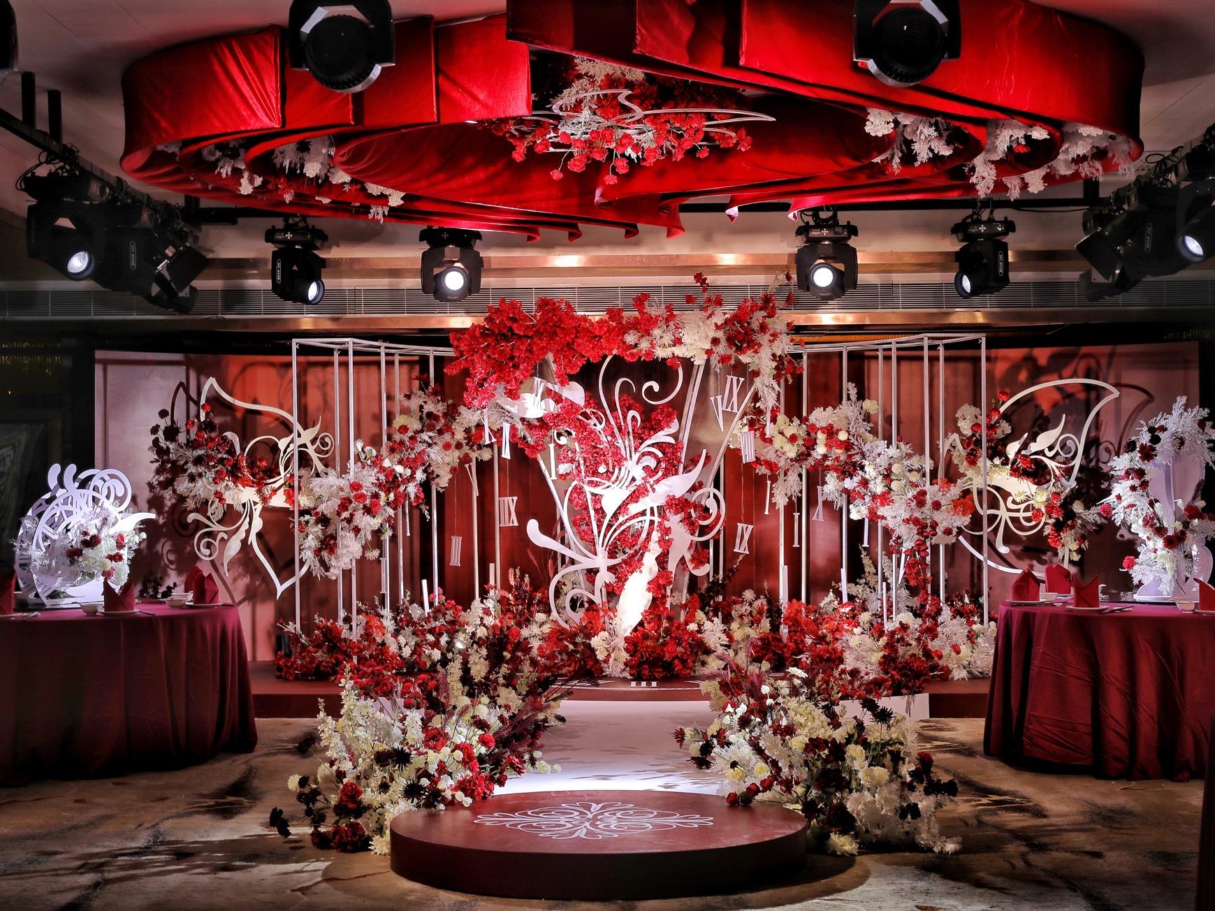 【高贵复古红色系】新概念婚宴套餐（酒席+婚庆）