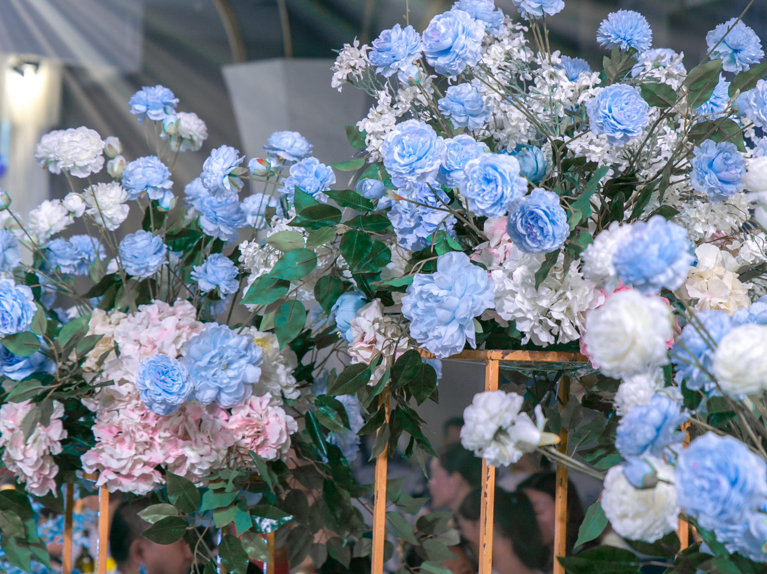 水彩蓝，高级灰，香槟粉。