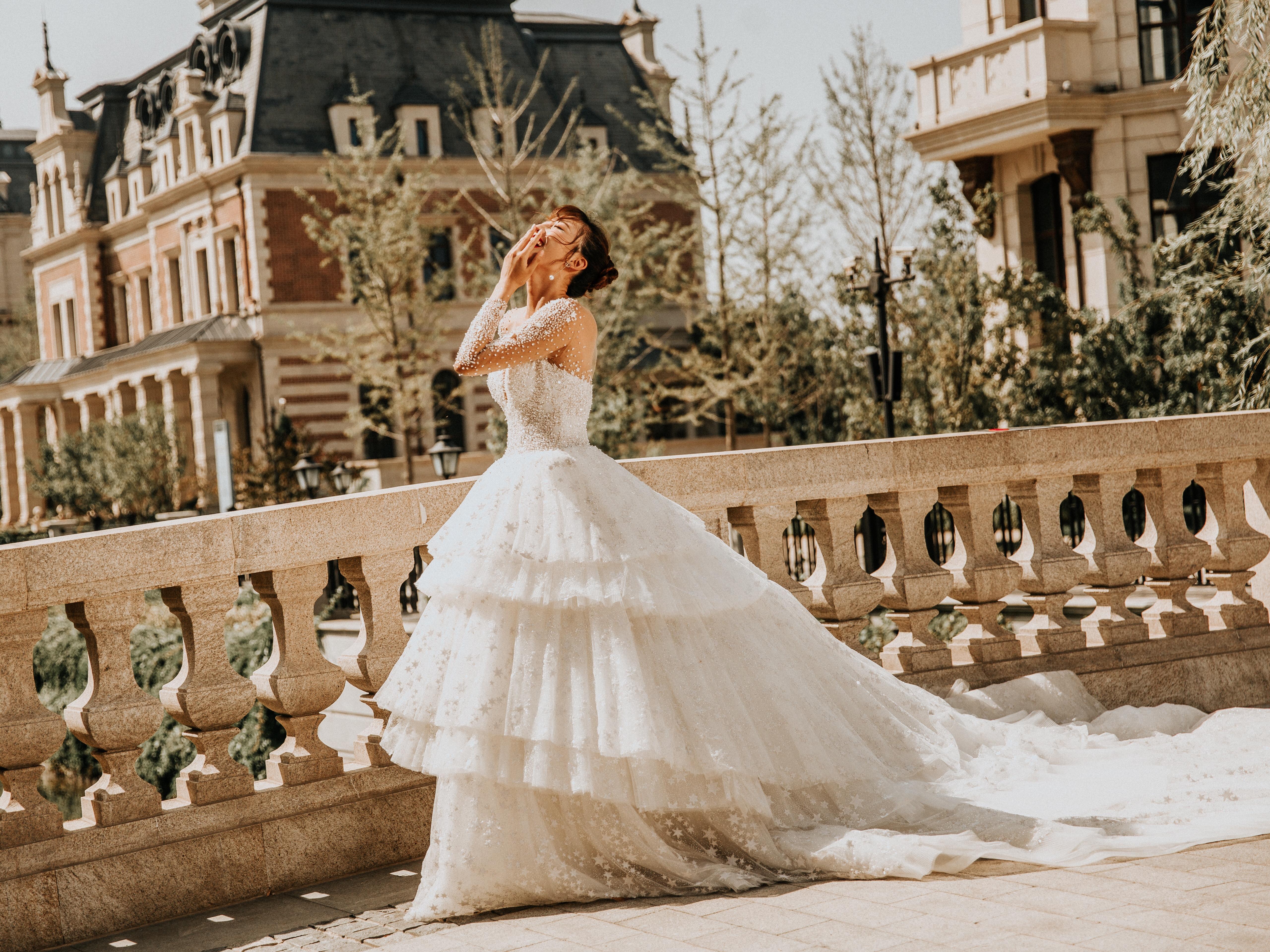 爱睦婚纱 4件套租赁 全款送定制晨袍