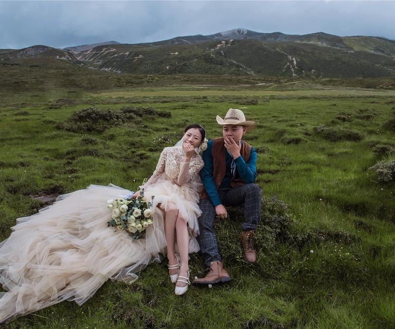 【维多利亚】外景草坪婚纱照