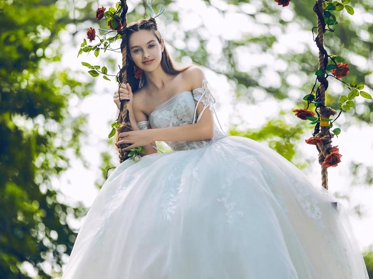 全场大牌高定婚纱 欢迎试纱