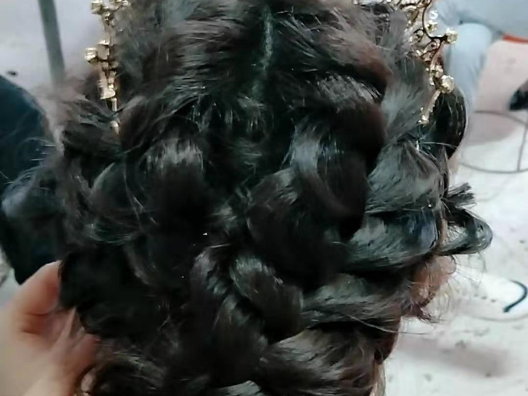  全天新娘跟妆3造型特价880唯美简约送新娘美甲